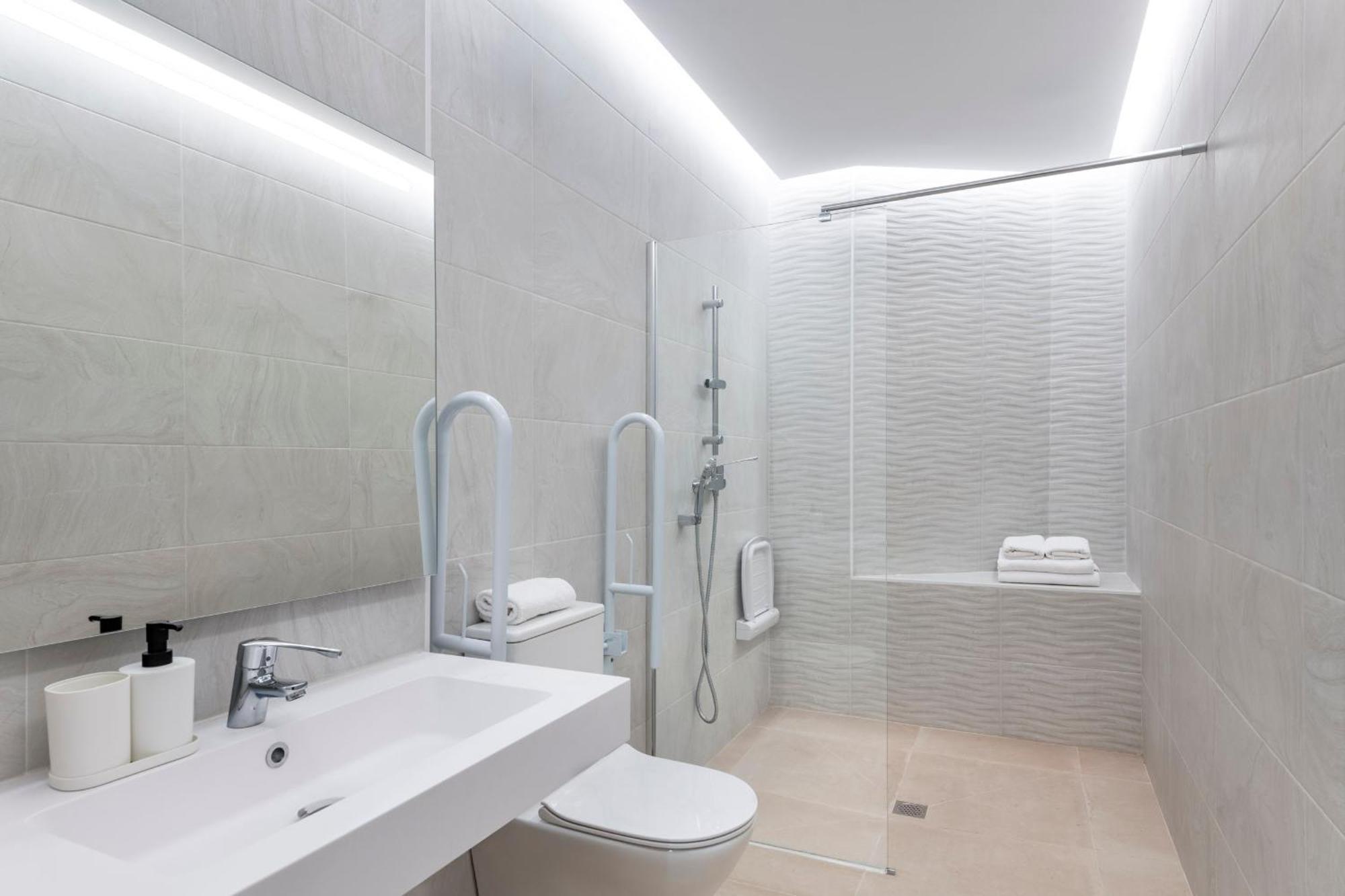 Magno Apartments Monte Carmelo Seville Luaran gambar